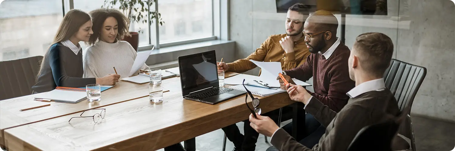 Equipe em treinamento de CRM