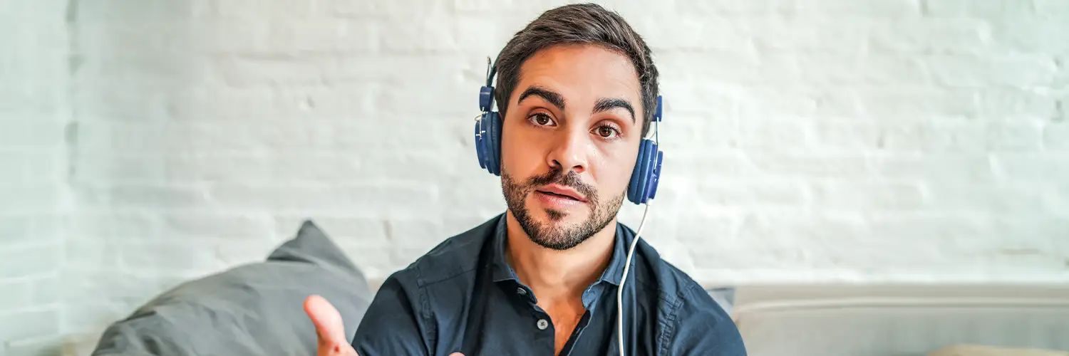 Fotografia de um homem realizando follow up