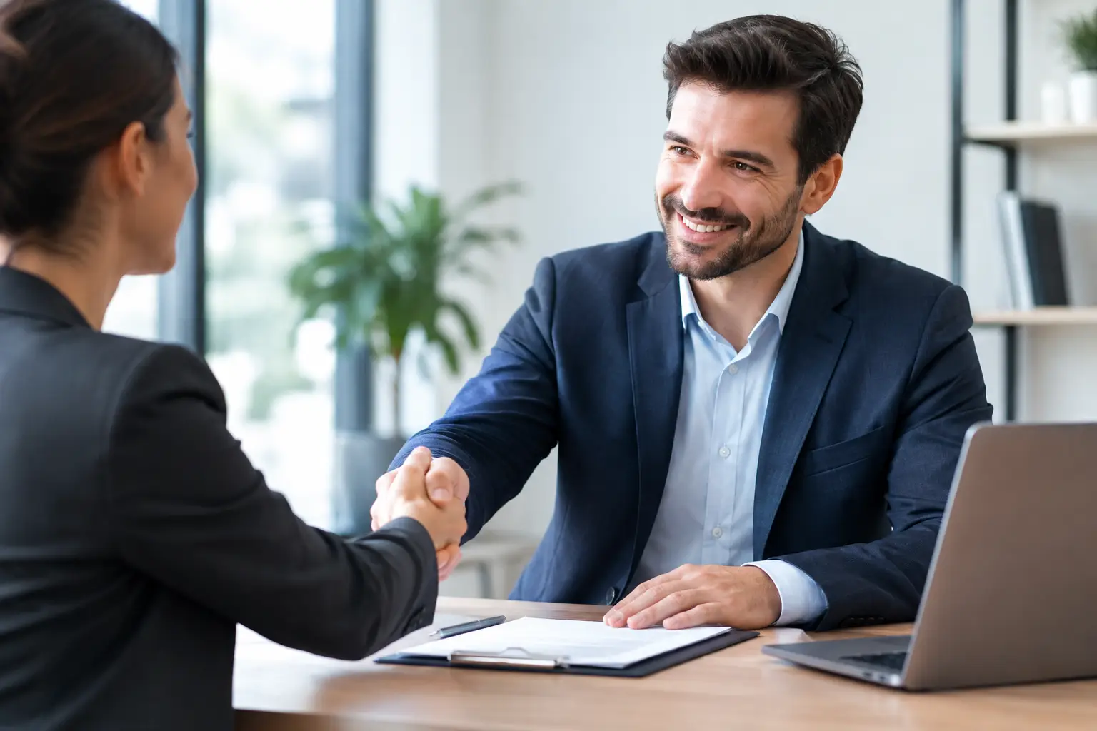 Melhores práticas para fechar contratos B2B